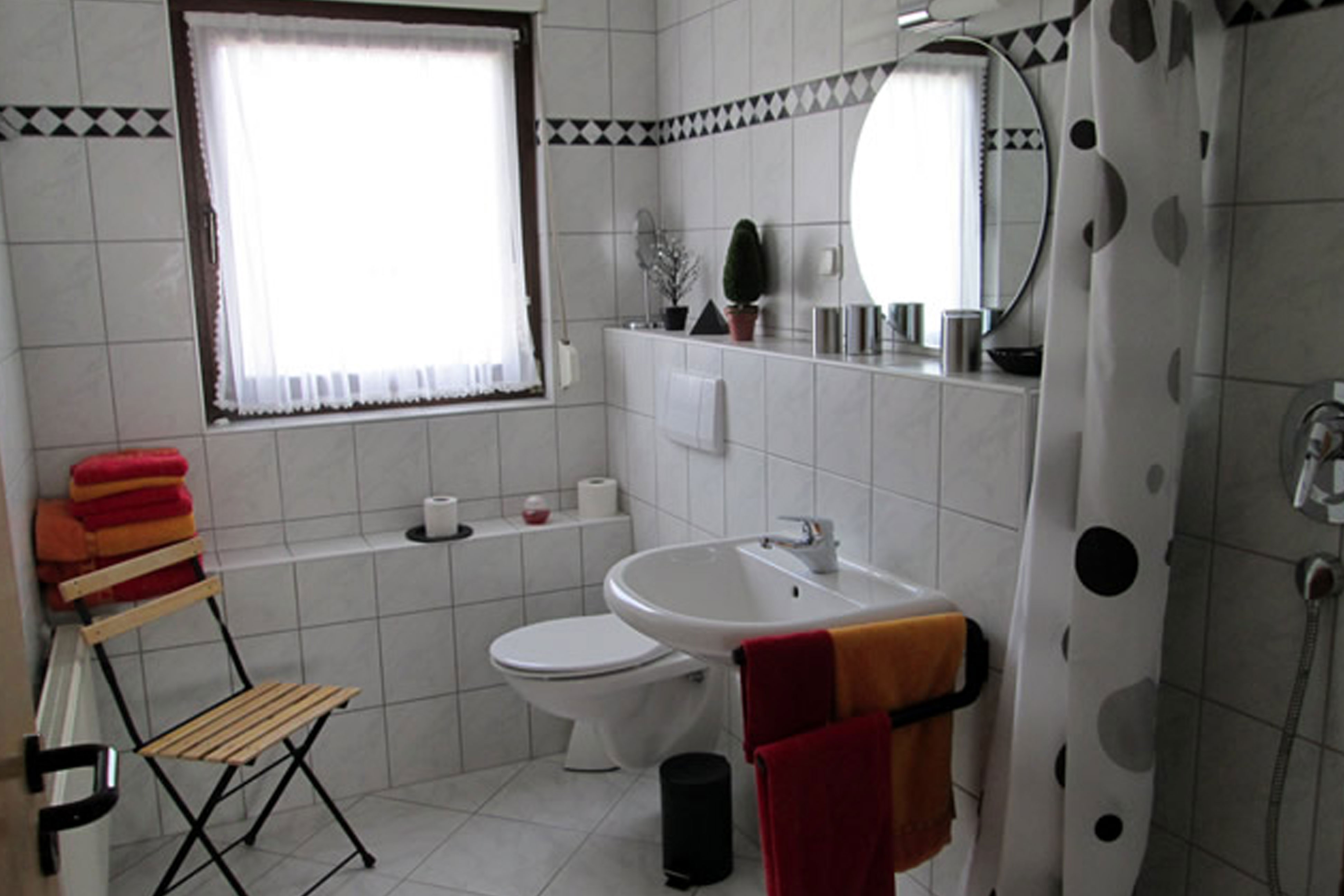 Badezimmer mit Dusche und WC – Ferienwohnung 2 Leisch-Kreutz